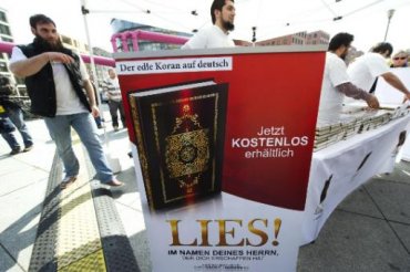 МИД Австрии призвал запретить раздавать Коран на улицах