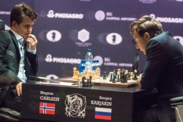 Россиянин Карякин ведет в матче за шахматную корону