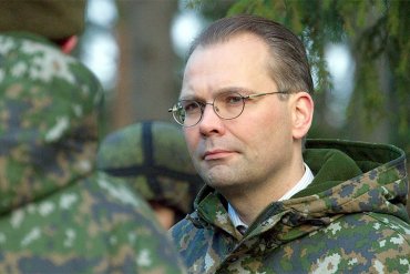Министр обороны Финляндии заявил, что Россия не представляет угрозы для армии его страны