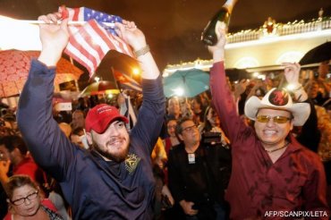 Кубинцы в США устроили праздничный фейерверк по случаю смерти Кастро