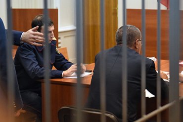 Мосгорсуд оставил экс-министра Улюкаева под домашним арестом