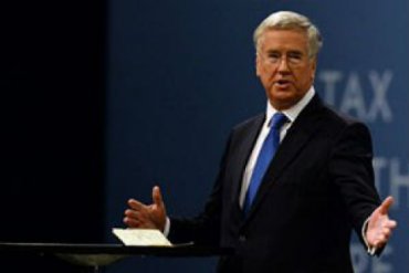 Министр обороны Британии подал в отставку после секс-скандала