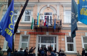 МИД Венгрии потребовал от Киева отреагировать на инцидент в Берегово