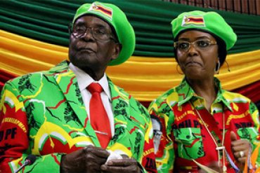 Жена президента Зимбабве бежала из страны