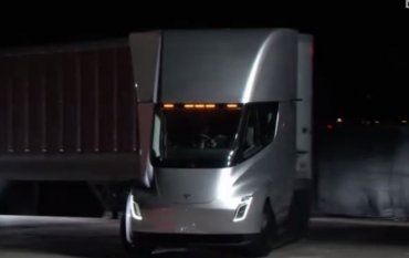 Илон Маск презентовал грузовик Tesla Semi