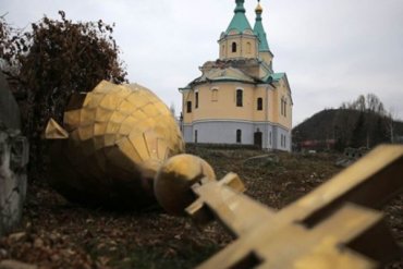 Россияне протестуют против строительства сотен новых храмов