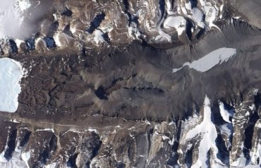 Марс на Земле? Таинственное соленое озеро в Антарктиде не замерзает даже при -50
