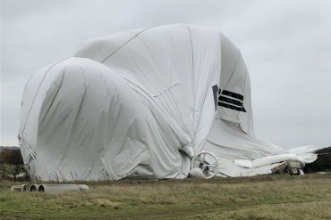 В Англии упал гигантский дирижабль