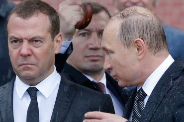 Бизнесмены жалуются Путину на Медведева