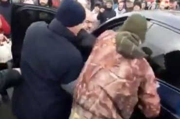 В Киеве прохожие устроили самосуд над водителем BMW