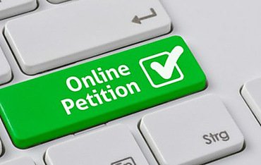 Петицию об импичменте Порошенко подписали 6 человек и 700 ботов