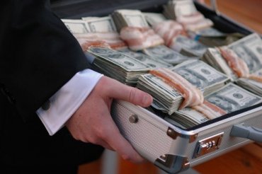 Взятки среди антикоррупционеров: в НАБУ отказываются от $800 тысяч, а в ГПУ – соглашаются и на $20 тыс