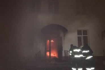 В Николаеве два часа тушили пожар в баптистской церкви