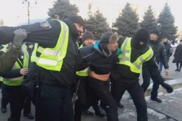 На Майдане в Киеве полиция задержала помощника Савченко