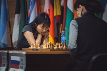Китаянка обыграла россиянку в финале ЧМ по шахматам