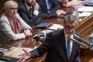 Парламент Чехии не смог отправить правительство Бабиша в отставку