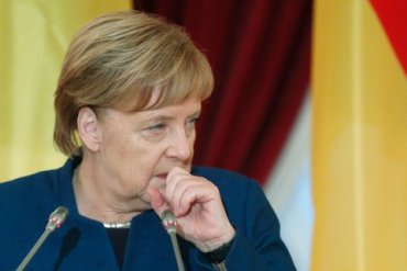 Меркель поговорит с Путиным об освобождении украинских моряков