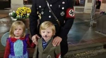 В США школьник пришел на Хэллоуин в костюме Гитлера