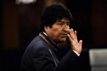 Президент Боливии ушел в отставку после массовых протестов