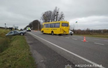 На Львовщине в аварию попал школьный автобус, много пострадавших