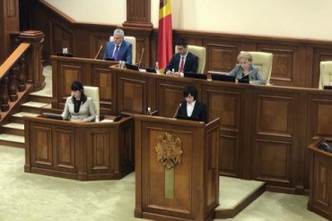 Парламент Молдовы выразил вотум недоверия правительству