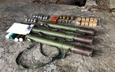 На Донбассе обнаружили схрон с гранатометами
