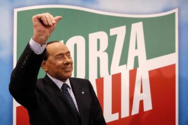 Берлускони попал в больницу после неудачной попытки сделать селфи