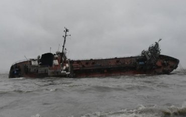 В Одессе уберут севший на мель танкер через неделю, если не объявится владелец