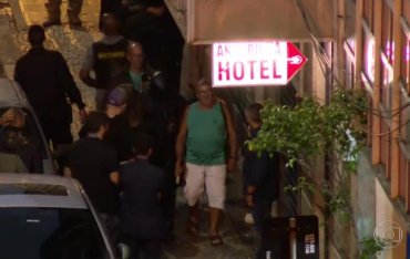 В Бразилии мужчина взял в заложники посетителей бара