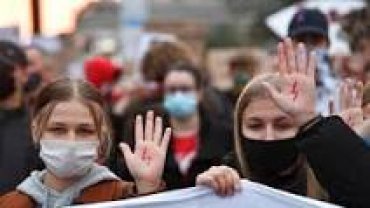 Из-за массовых протестов в Польше отложили введение запрета на аборты