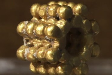 В Иерусалиме мальчик нашел золотое украшение, которому три тысячи лет