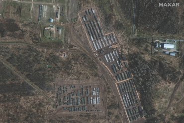 Politico опубликовало спутниковые снимки российских танков и бронетехники на границе с Украиной