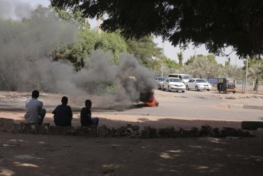 Хунта в Судане жестоко разогнала акцию протеста: более 100 человек арестованы
