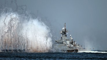 Россия провела учения со стрельбами в Черном море после захода кораблей НАТО