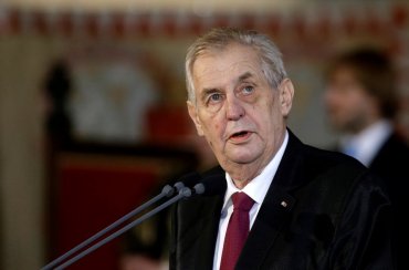 Сенат Чехии пока не стал лишать Земана полномочий