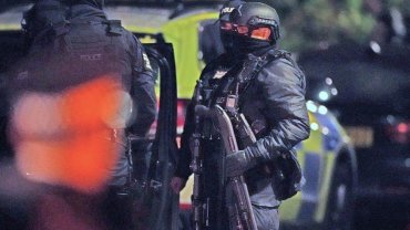 В Ливерпуле взорвалось такси с пассажиром: полиция задержала трех подозреваемых