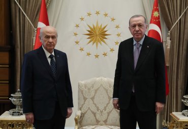 Эрдогану подарили карту тюркского мира с половиной российских территорий. Фото