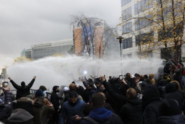 В Брюсселе демонстрация против карантина переросла в массовые беспорядки с пострадавшими