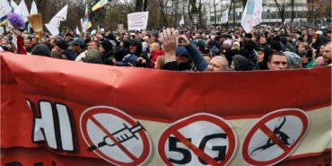 Антивакцинаторы заблокировали центр Киева: какие улицы перекрыты