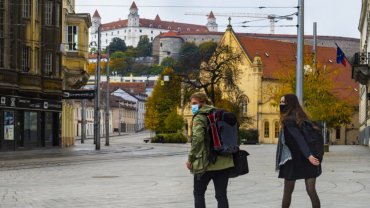 Словакия объявила тотальный локдаун для всех из-за вспышки COVID-19