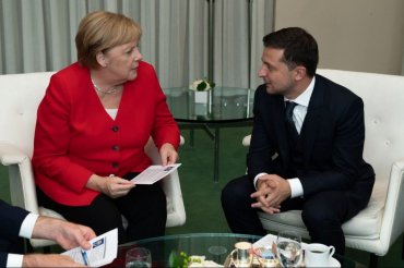 Меркель обсудила с Зеленским ситуацию на границе и пообещала поддержать