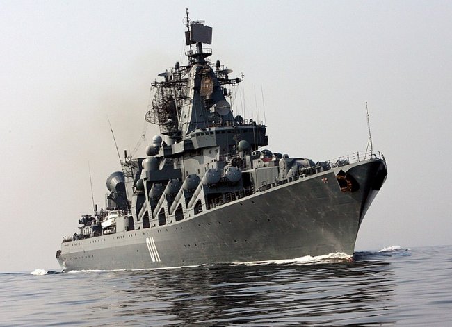 Чекали під Босфором із лютого: Туреччина так і не пустила російські військові кораблі у Чорне море