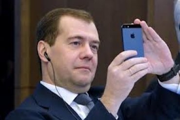 Медведев попал в двадцатку самых невлиятельных мужчин России