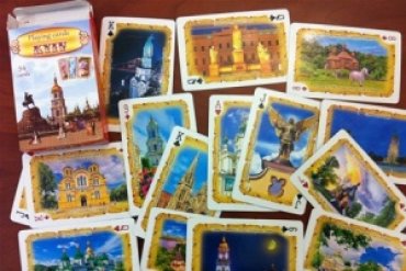 В УПЦ МП возмущены игральными картами с изображением храмов Киева