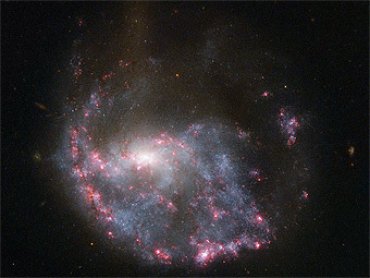 «Хаббл» сфотографировал последствия столкновения галактик