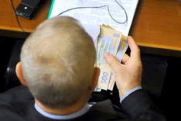 «Жадность» не прошедших в новую Раду депутатов чуть не сорвала принятие госбюджета-2013