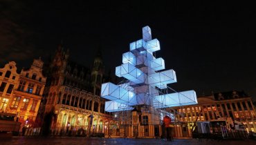 В Брюсселе демонтируют новогоднюю елку из металла из-за протестов христиан