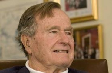 Джордж Буш-старший лежит в реанимации