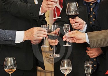 Ассоциация диетологов советует за новогодним столом не понижать градус алкоголя
