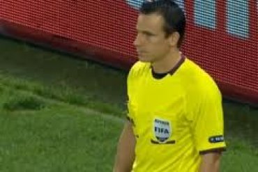 Арбитр, который не засчитал гол сборной Украины на Евро-2012, признан неудачником года